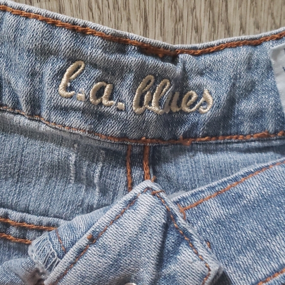 Shorts - Picture 3 of 3